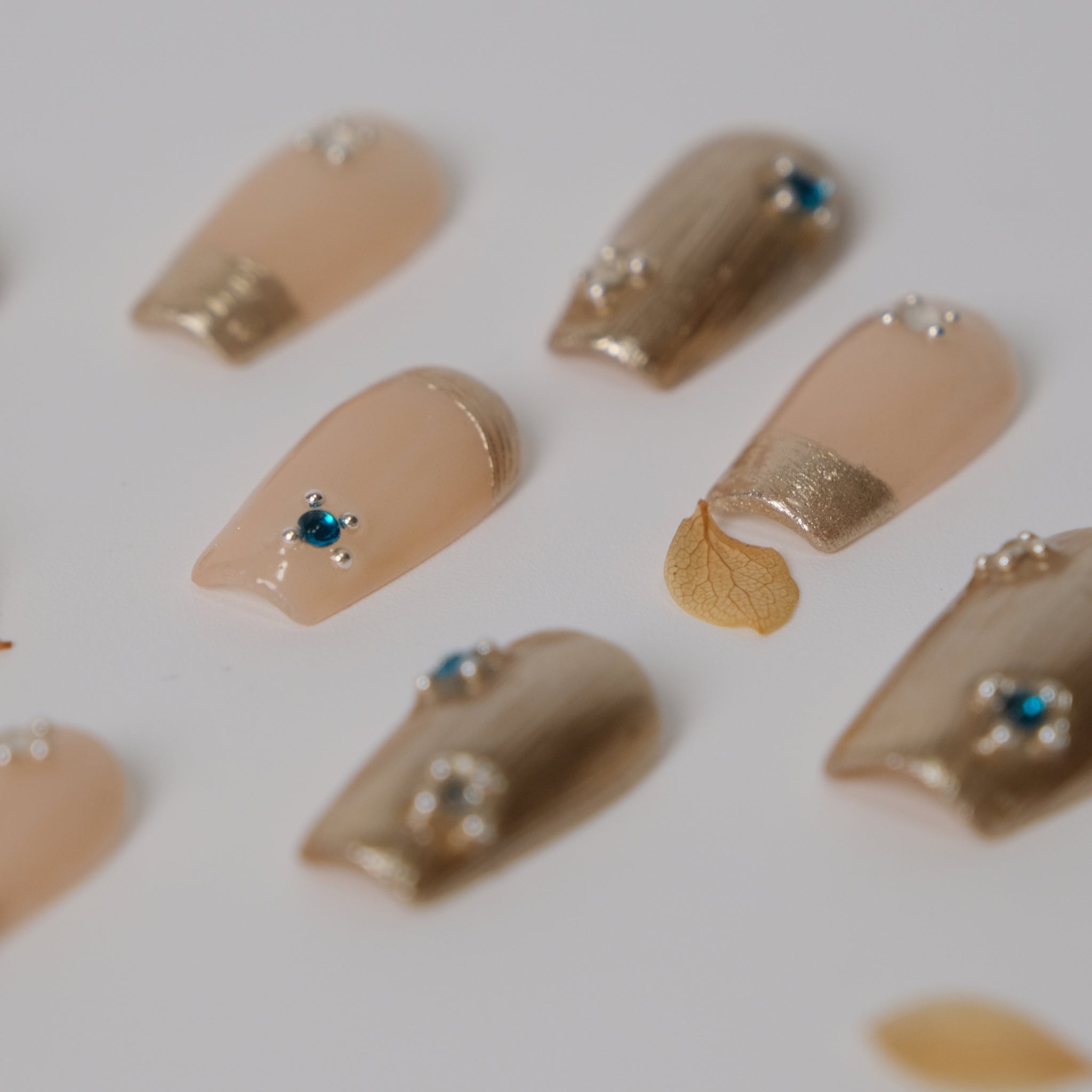 Ancient Queen Press on Nail: Inspired by Exquisite Jewelry, These Gold French Nails Are a Masterpiece!